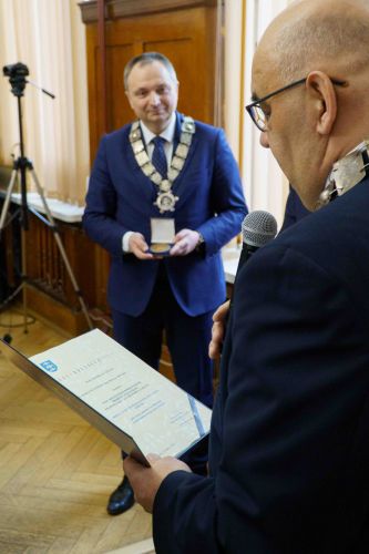 Uroczysta Sesja Rady Miejskiej i wręczenie Medalu za zasługi dla Miasta ks. Borkowskiemu